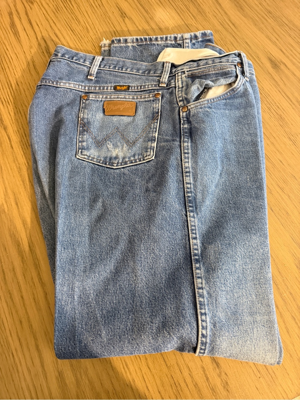 Wrangler Men’s Faded Blue Relaxed Jeans